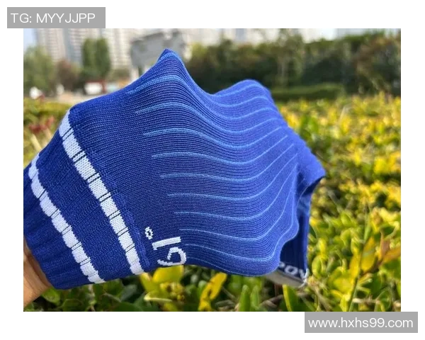 校服足球袜的时尚与实用性探讨如何选择适合学生的运动袜